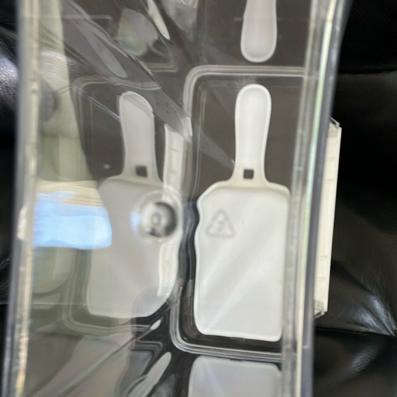 Locking 16 cup Food Storage Container Kitchen storage - Picture 4 of 13